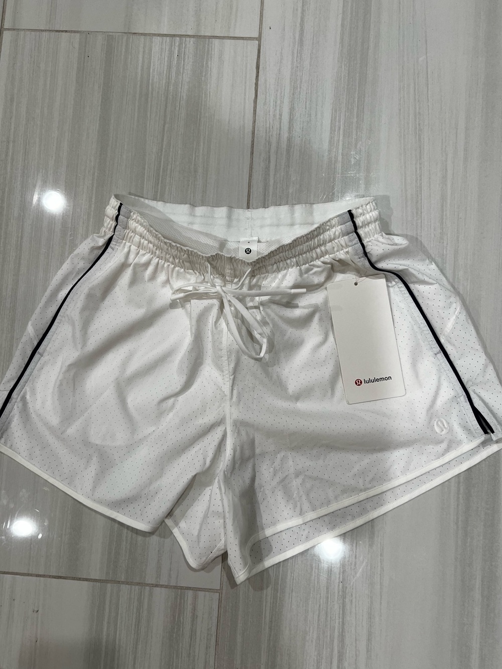 NWT lululemon Court Rival High-Rise Shorts 3” White/Club Blue Size 4